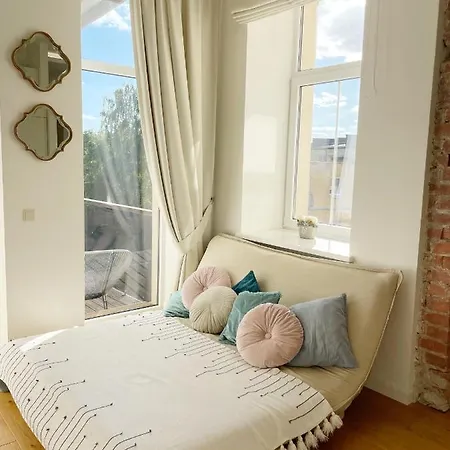 Exceptional Design In Center Apartment *